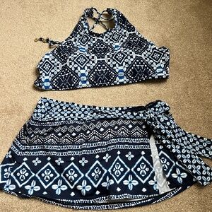 SOLD!! Tommy Bahama skirted 2 piece swimsuit (reversible) sz M